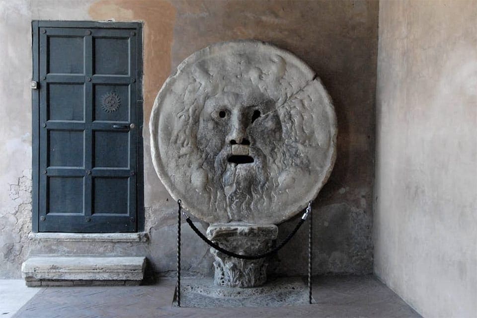 La bocca della verita, a must stop on our Rome itinerary with kids.