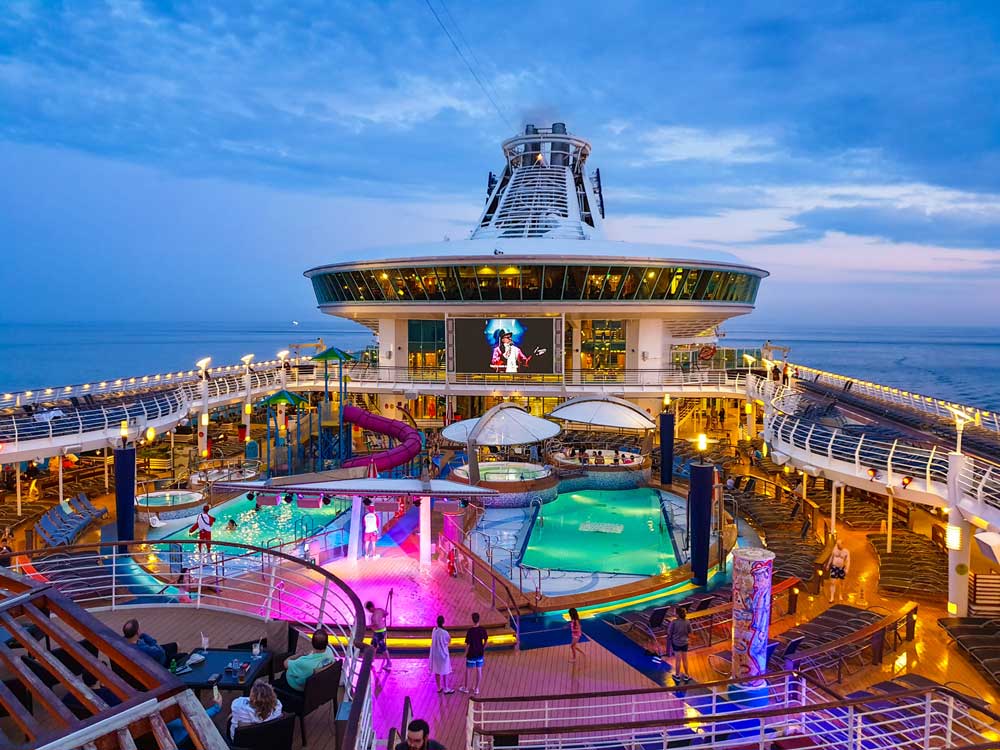 cruise-ship-pool-entertainment-family