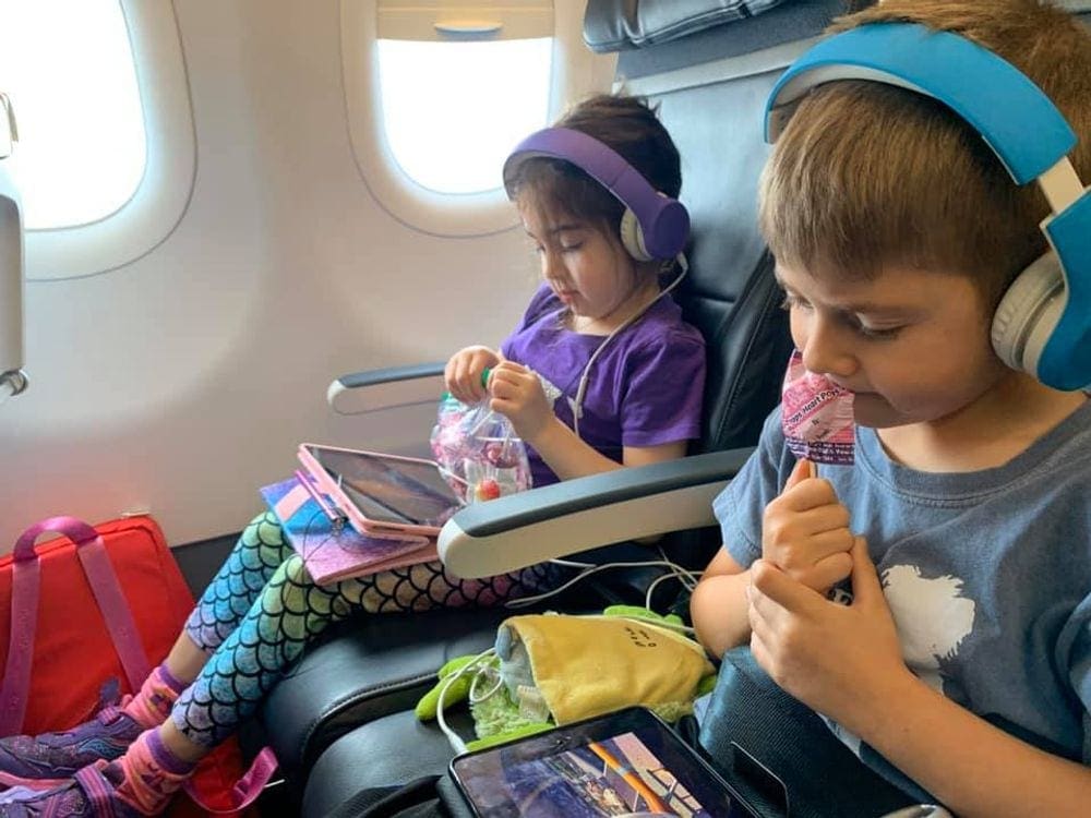 Travel Activities for Kids: Ways To Keep Children Entertained When  Traveling as a Family