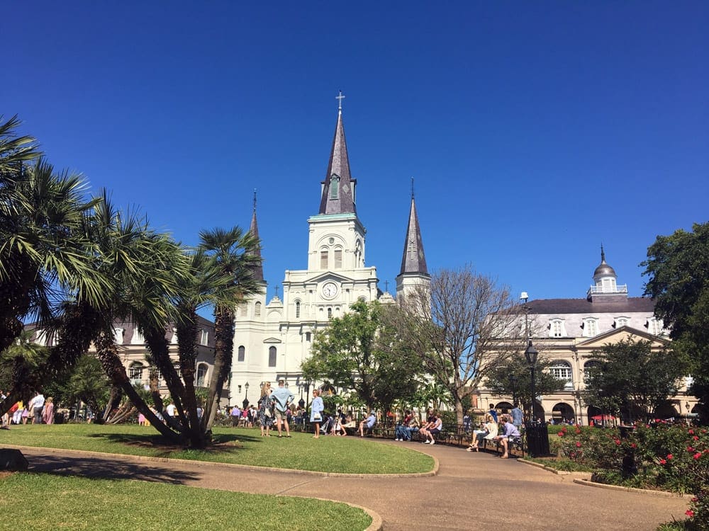 Jackson Park in the spring time in New Orleans, one of the best places to visit in the US during Easter Break with kids!.