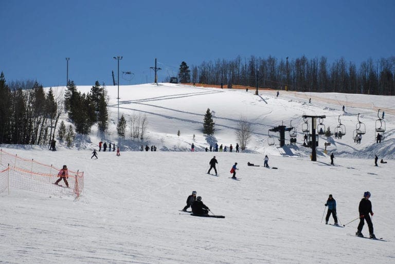 11 Best Small Ski Resorts In Colorado For Families (Affordable Too!)