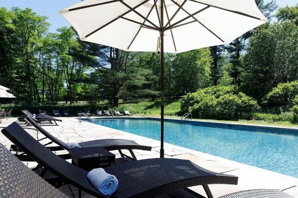 The posh outdoor pool at Blantyre, with loungers flanking two sides.