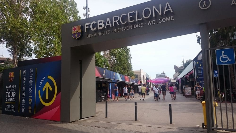 Entrance of FC Barcelona´s "Camp Nou" Stadium Tour. The sign reads "Benvinguts" in Catalan, "Bienvenido" in Castillian Spanish and "Welcome" in English.