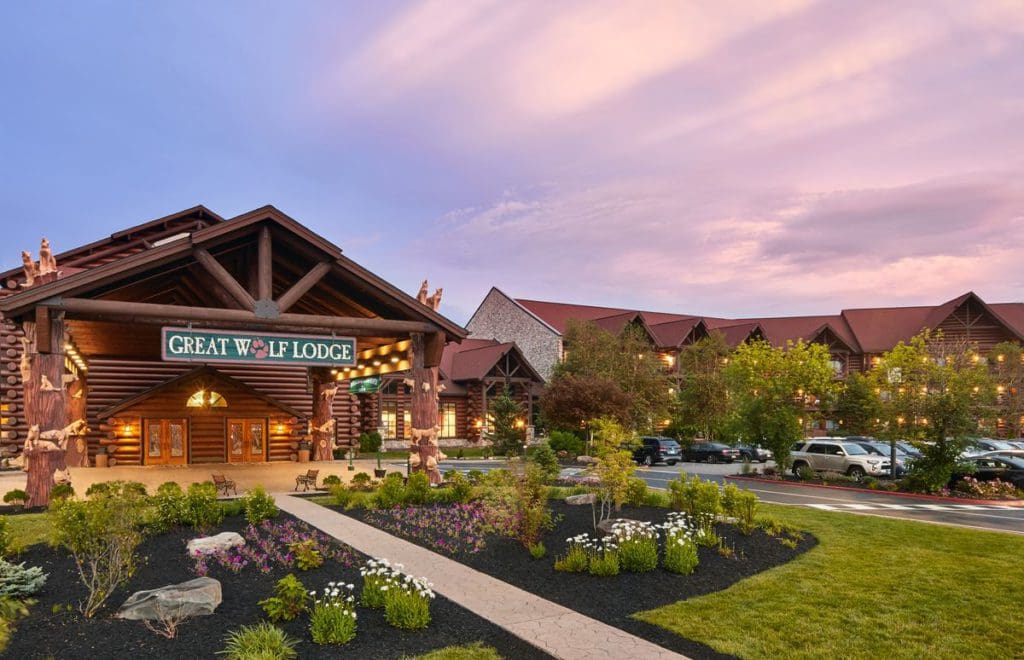 The exterior entrance to the Great Wolf Lodge Pocono Mountains at dusk.