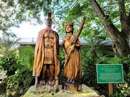 Two statues of farmers on property at Tropical Farms Macadamia Nuts Tour.