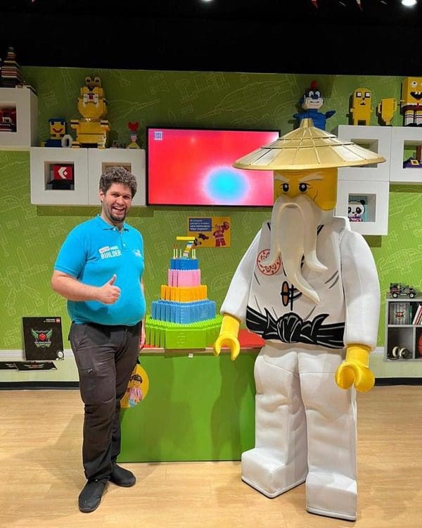 A staff member stands next to a lego mascot at LEGOLAND Discovery Centre Istanbul