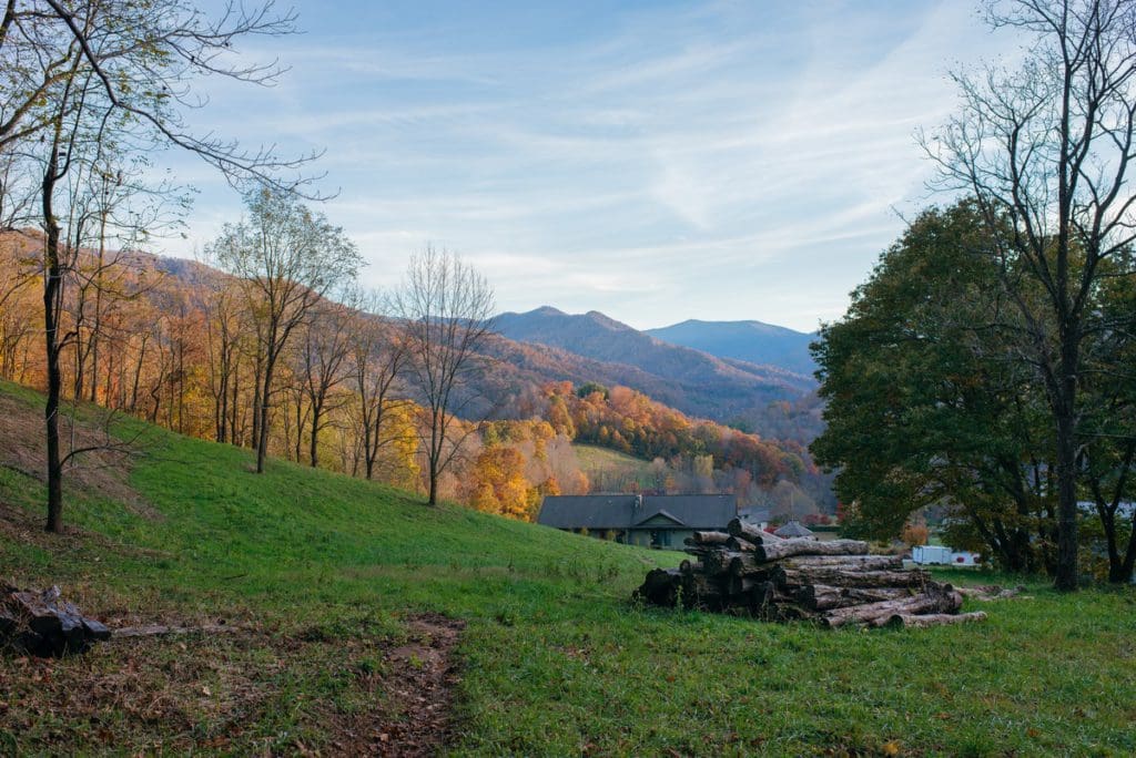 A stunning autumn view of the Blue Ridge Mountains of northern Georgia, with a cozy cabin in the distance.
