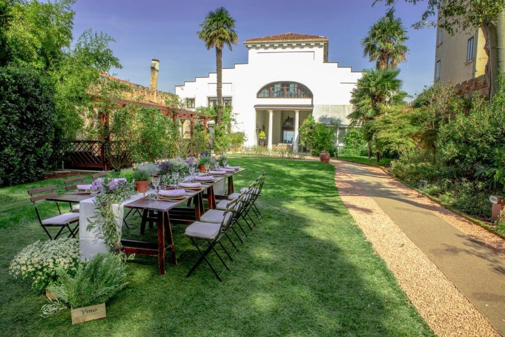 A large table set for a lovely summer dinner outside at NH Collection Venezia Grand Hotel Palazzo dei Dogi.