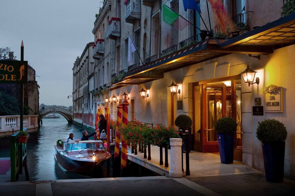 People landing at the canal entrance of Baglioni Hotel Luna by boat.