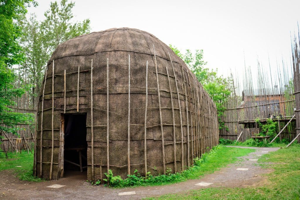 The exterior of the Long House at the Musée Huron-Wendat.