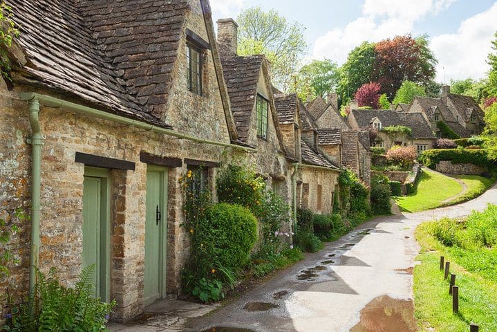 Several lovely cottages along a lane in the Cotswolds.