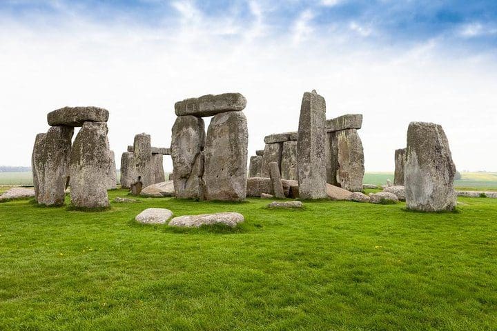 A view of Stonehenge, one of the best experiences near London with kids. 