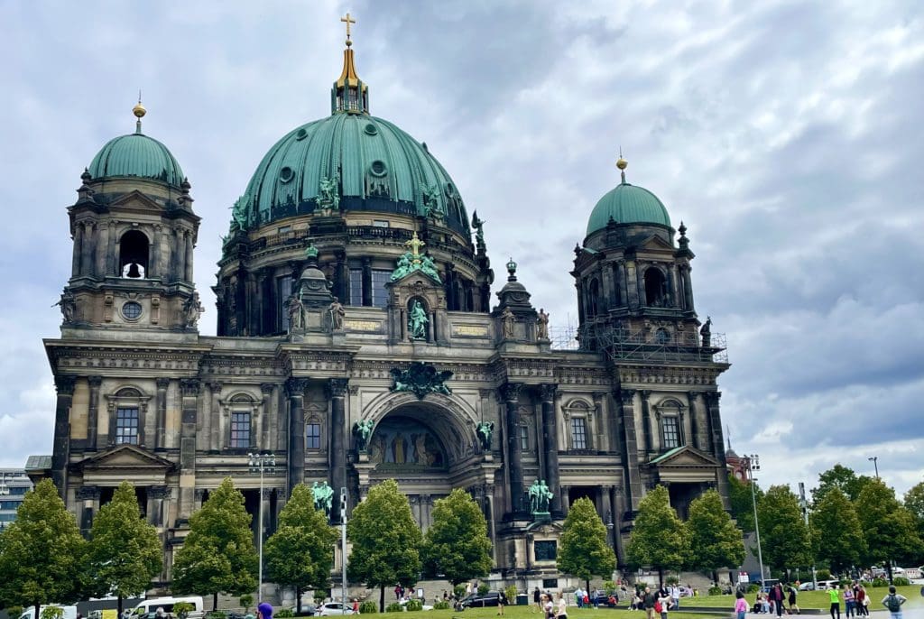 A large, historic building in Berlin.