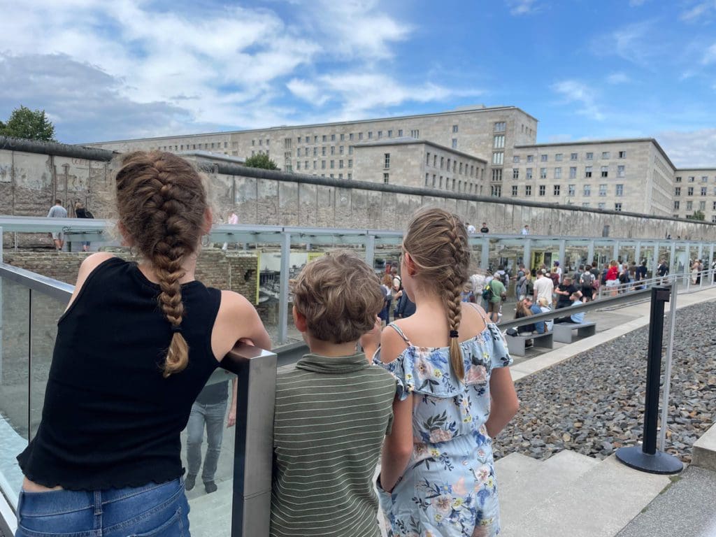 Three kids enjoy a view over the city of Berlin.