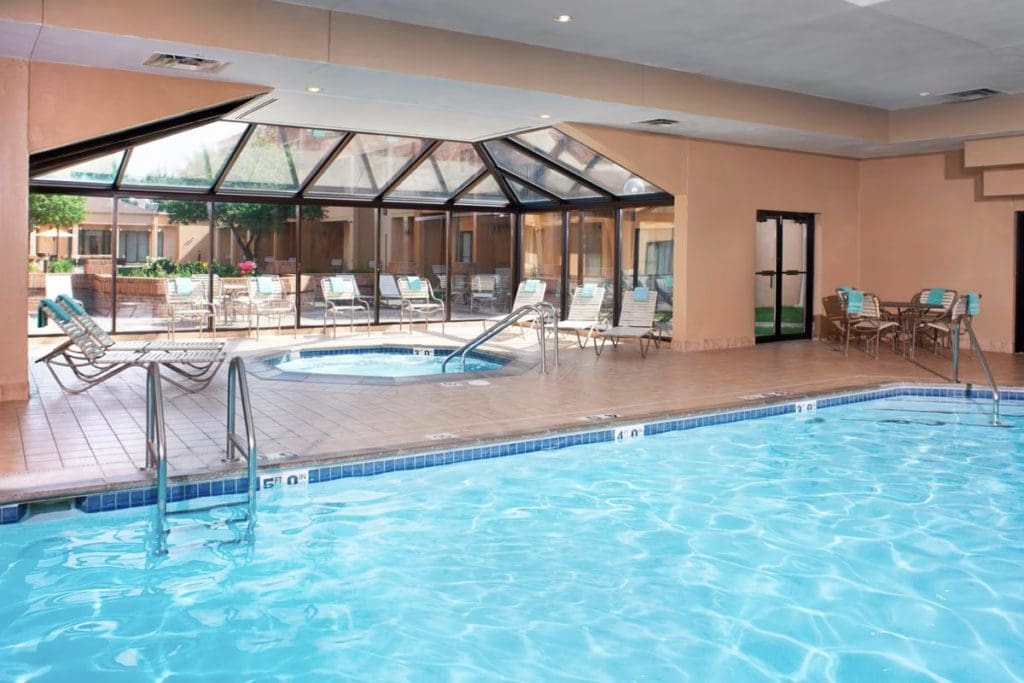 The indoor pool and whirlpool at Marriott Minneapolis Airport.