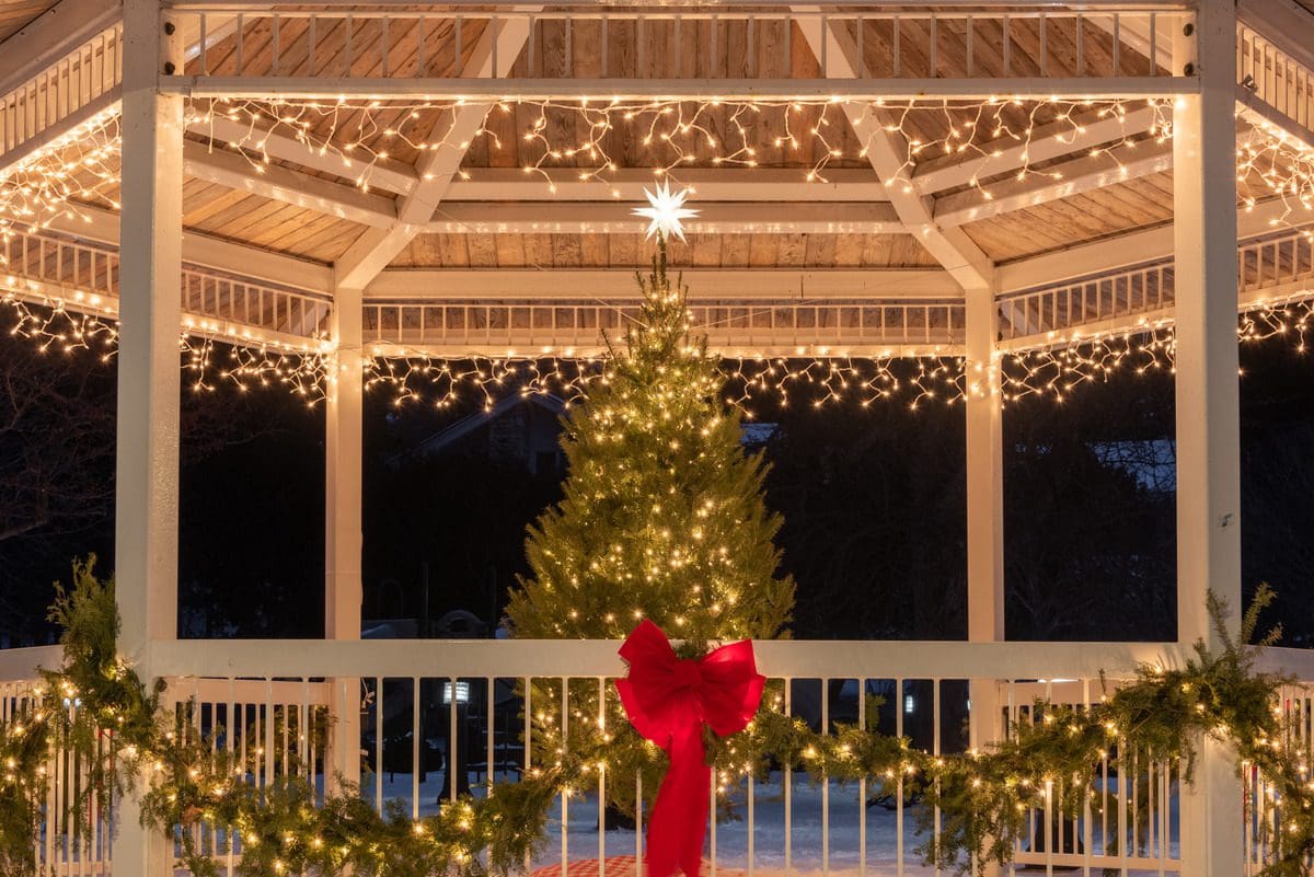 17 Budget-Friendly Christmas Destinations in the US for Families
