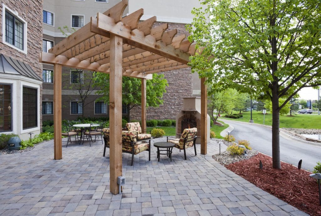 The outdoor courtyard and patio area at Staybridge Suites Minneapolis-Bloomington, an IHG Hotel.