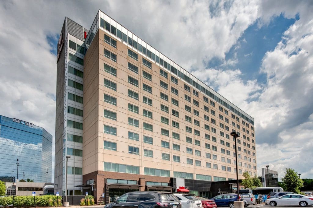 The exterior of Hilton Minneapolis / Bloomington Hotel.