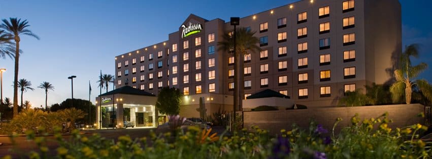 A view of the exterior of the Radisson Hotel Phoenix Airport, one of the best hotels in Phoenix for families.