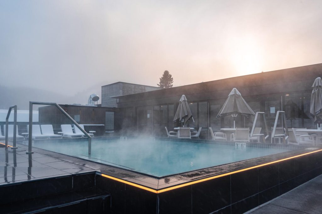 The rooftop pool at the Goldener Hirsch Inn, one of the best hotels in Deer Valley for families.