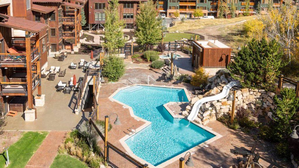 The outdoor pool at Silver Baron Lodge in Utah.