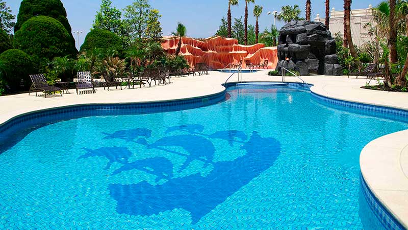 The outdoor pool at Tokyo Disneyland Hotel.