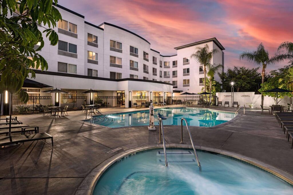 The outdoor pool at the Courtyard by Marriott Anaheim Resort, one of the best Marriott hotels in California for families.