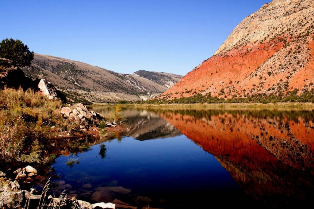 Red rocks and blue water at the Flaming Gorge National Recreation Area,one of the best weekend getaways from Salt Lake City for families. 